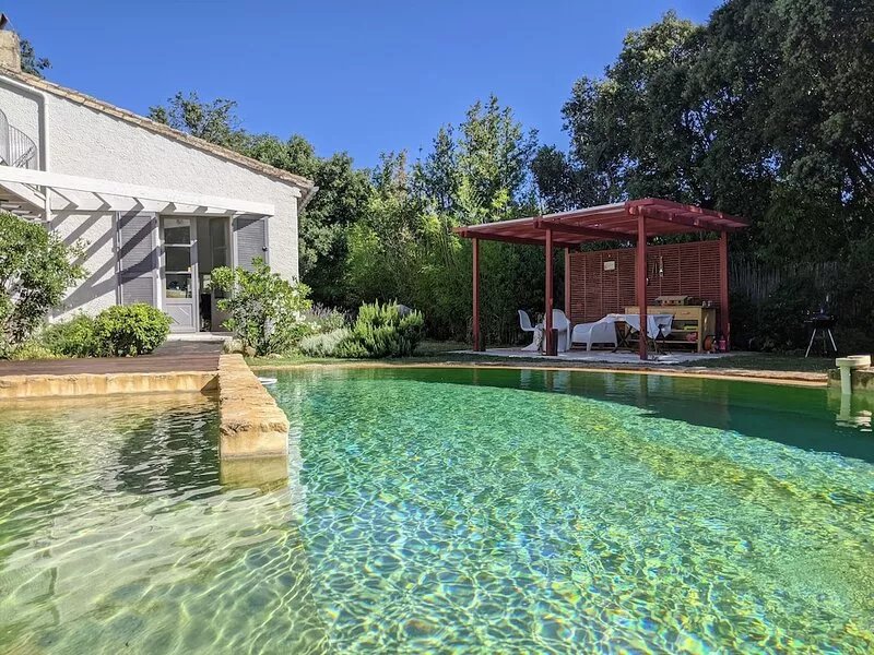 House with garden and swimming pool. Near Uzès