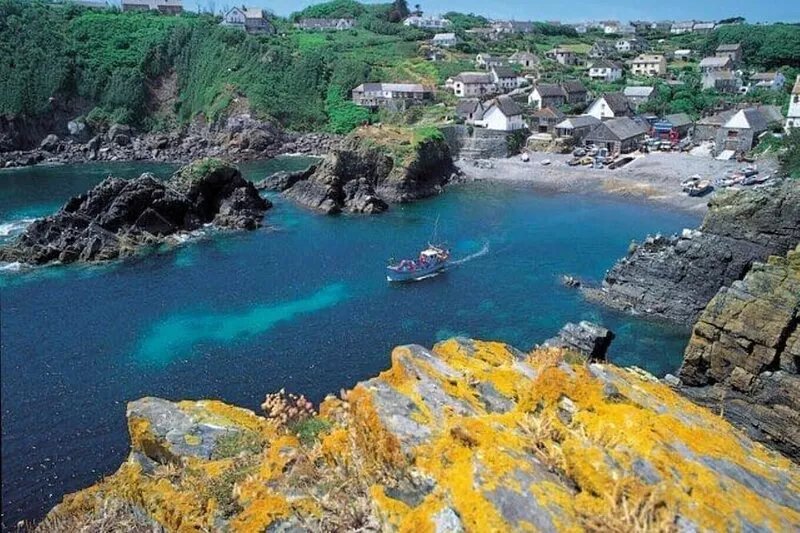 Jimmers Loft*Cadgwith Cove-Beautiful Sea Views
