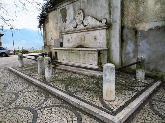 Fontana di Porta San Pietro