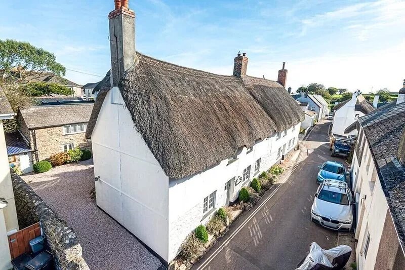 A renovated 300 year old Thatched cottage in the heart of a pretty village.