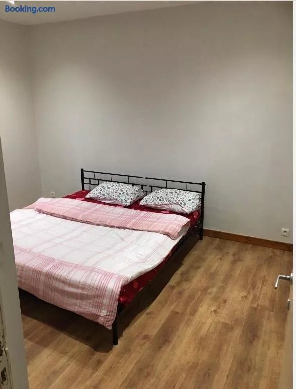 Grande Maison Avec Plusieurs Chambres A Louer
