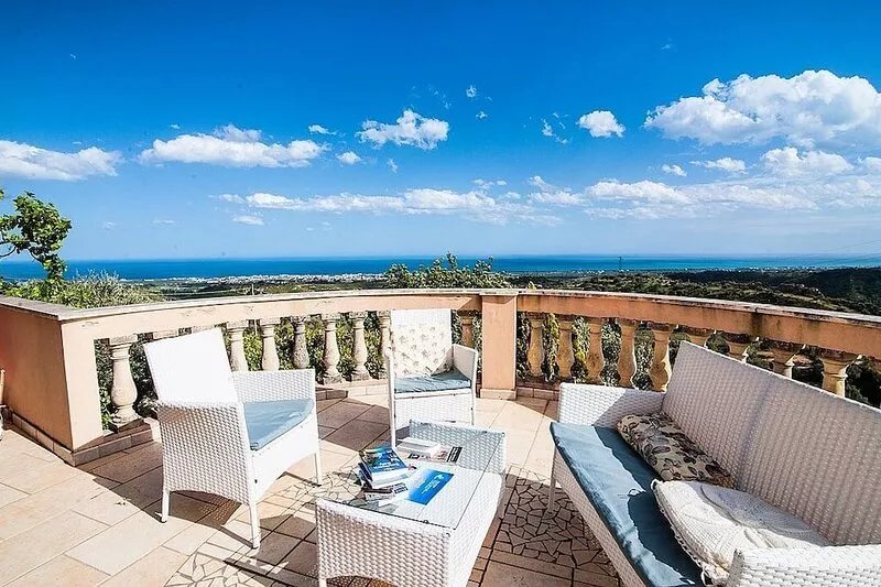 Villa Rondinella: An elegant three-story villa situated in a quiet location, a