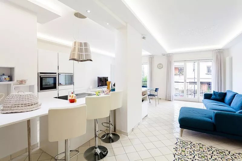 Central Sorrento 3BR 3BT recently renovated fully accessorised modern flat