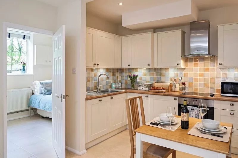 A lovely, modern apartment just 350 yards from the beach.