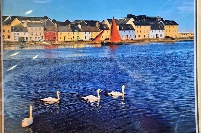 Traditional style home With 'lake View' 10/15 Minutes From Galway City