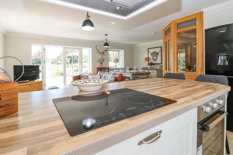 STABLE COTTAGE, family friendly, character holiday cottage in Dunecht