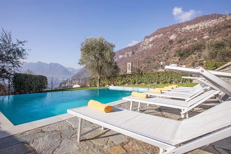 Ossuccio Grande C apartment sleeps 12, lake view & pool by Italian Apartments.