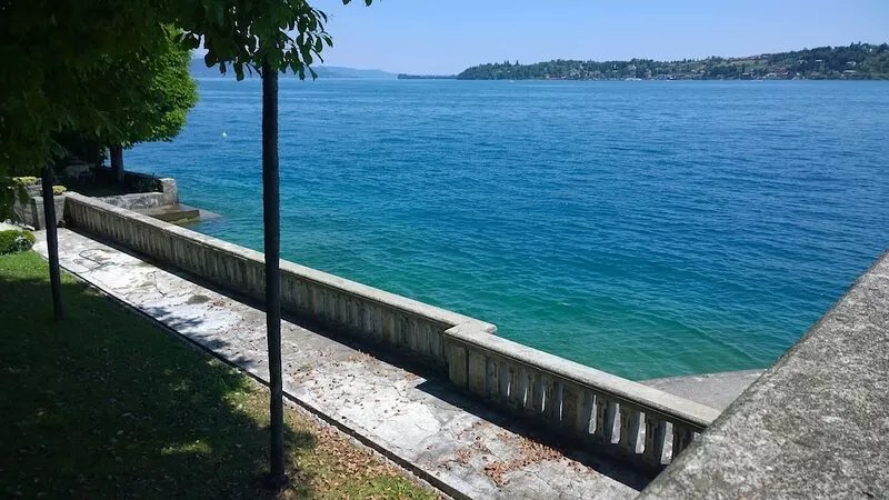 Old luxury villa  with garden in front of the Garda lake