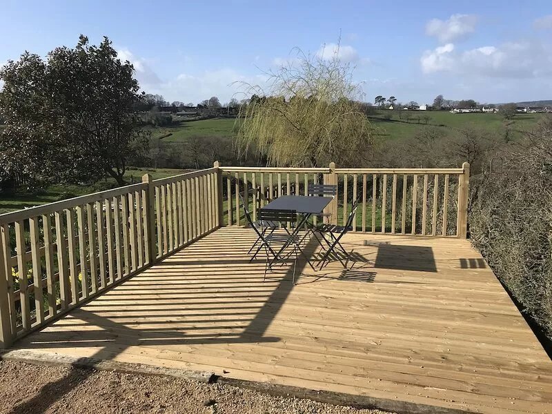 Beautiful thatched country cottage, quiet countryside position .
