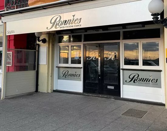 Ronnies Bar & Cocktail Lounge