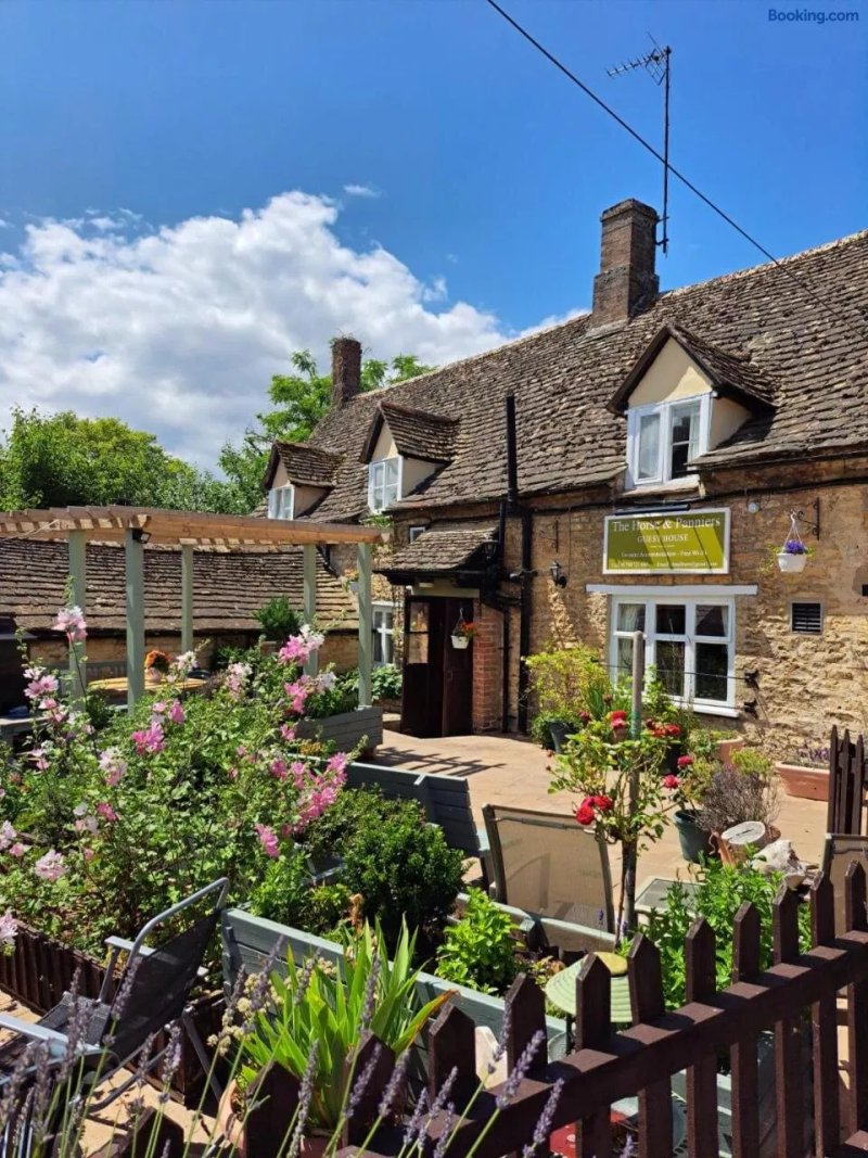 The Horse And Panniers Guest House