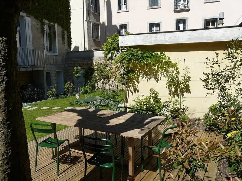 'a garden in the city': calm and charm close to the city center, with garage