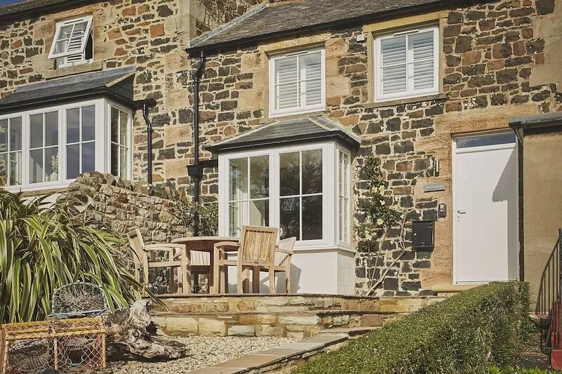 Driftwood -  a pet friendly that sleeps 4 guests  in 2 bedrooms