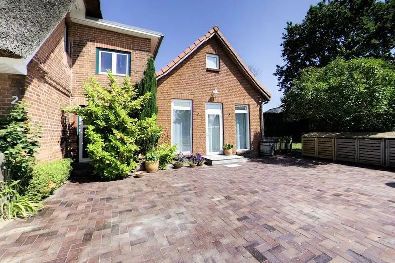 Vacation home with large garden, children welcome