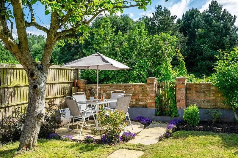 The Birdie- Sleeps 5 guests