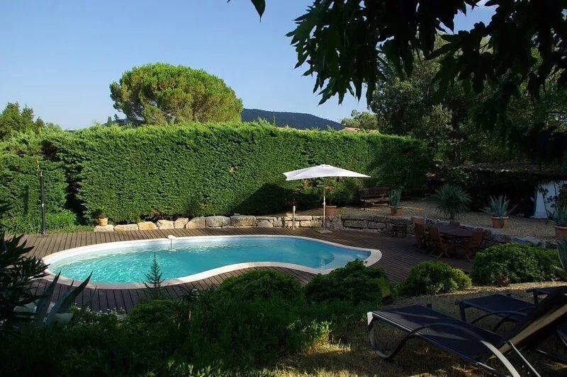 Beautiful peaceful flowered villa 8 km from the sea.