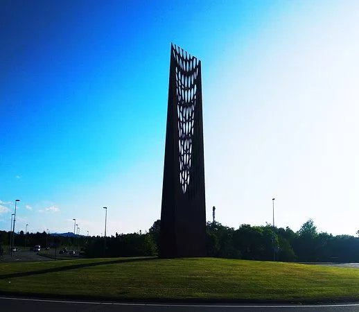 Escultura <Hacia la luz>