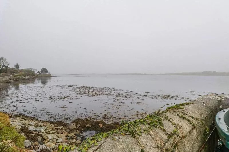 QUAYSIDE HOUSE, family friendly in Roundstone, County Galway