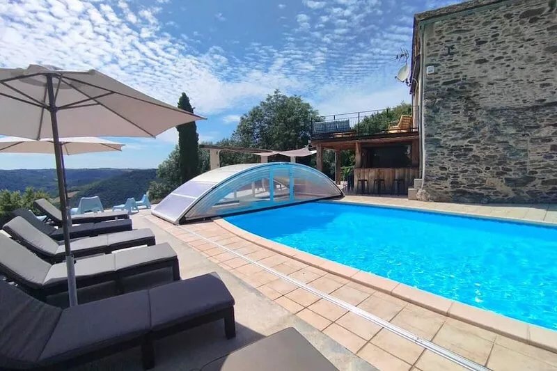 Albi character house and pool 12 per. Christmas is still available!