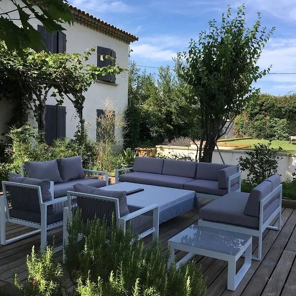 Modern air-conditioned farmhouse with swimming pool near AVIGNON 15 mn, mont