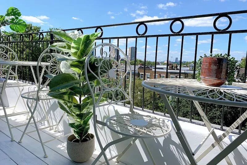 Nottinghill family-size penthouse, with amazing terrace views & alfresco dining.