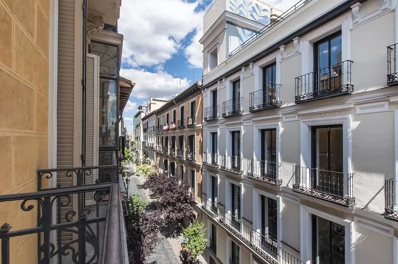 Luxury Apt. Central Madrid. Barrio Letras, Steps to Museums, Plazas and GranVia