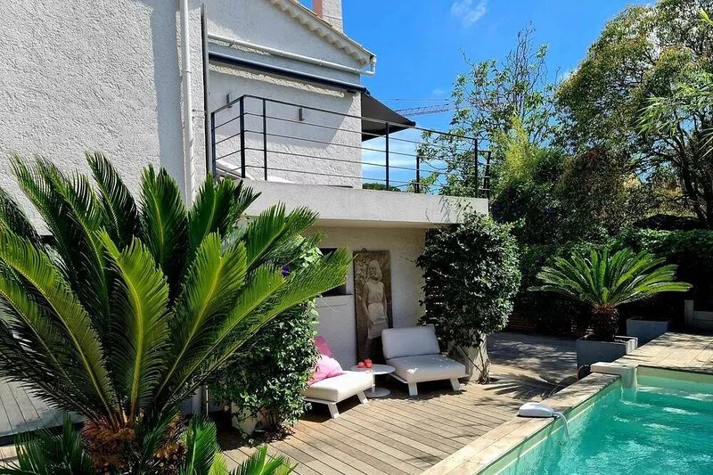 Villa Indie in the center of the village of St Tropez (heated swimming pool)