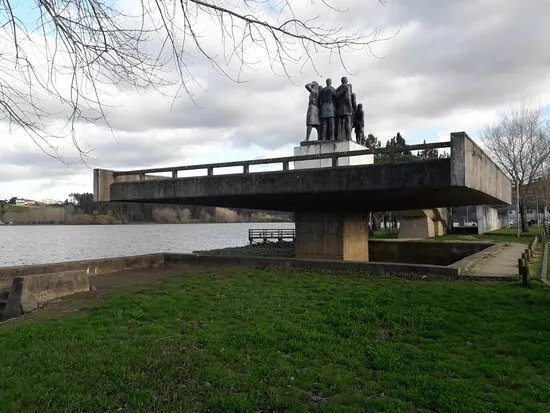 Monumento Ao Emigrante