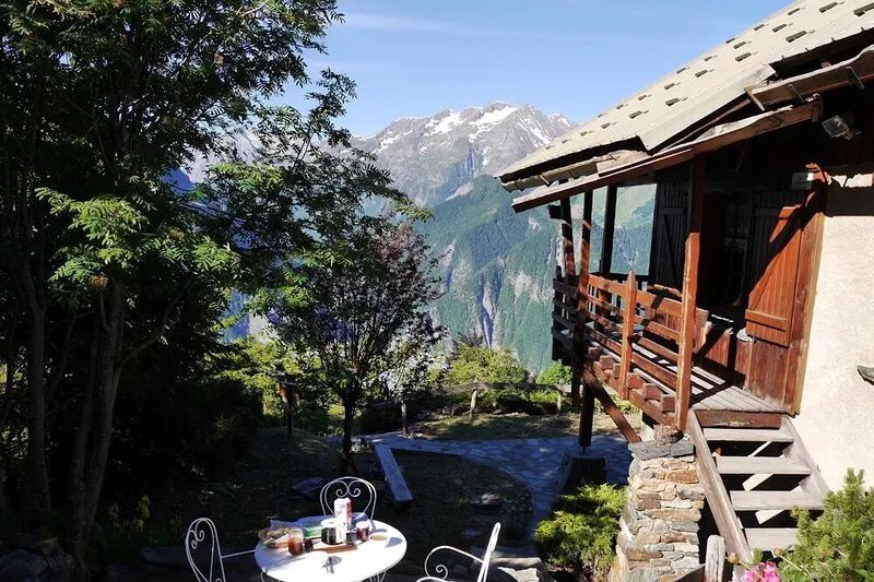 In CHALET PRIVÉ Mon RÊVE appart*** 6/8 p domaine de l'Alpe d'Huez.