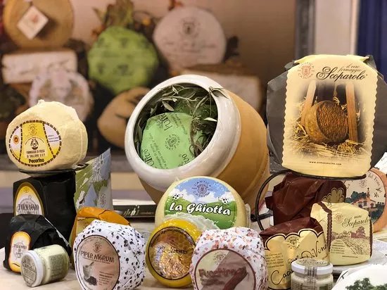 L'Antica Cascina Company Store and Dairy