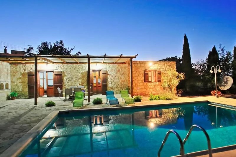Simeon Estate: Cozzy Stone House with Private Pool