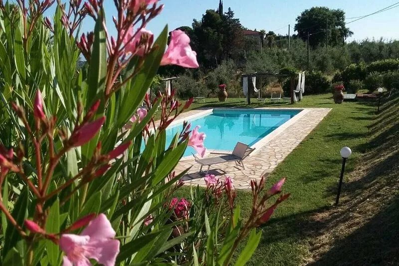 Aurora apartment, Charming Farmhouse with Private Pool and Private Outside Area