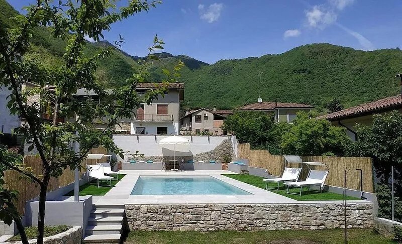 Villa Marsica E: A modern and graceful two-story apartment immersed in a