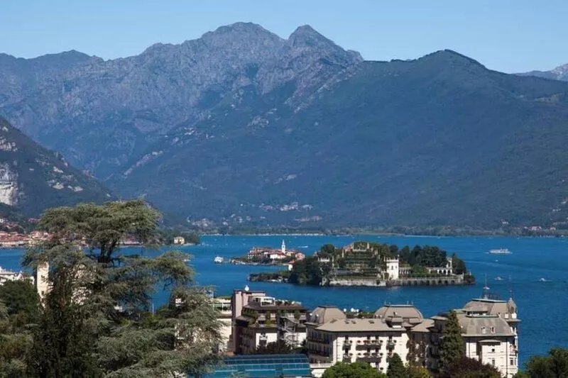 Apt near centre Stresa + balcony, WiFi, air/con and wonderful view over the