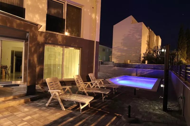 KARLO 2 Holiday Home with Pool (sa bazenom)