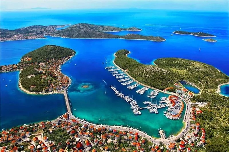 TOP LOCATION! Villa Tihana, 5 meters from the beach. Kanica, Split-Šibenik area.