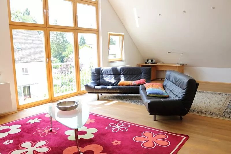 Light 110 m2 top floor apartment w/gallery, central in Munich Laim/Hadern