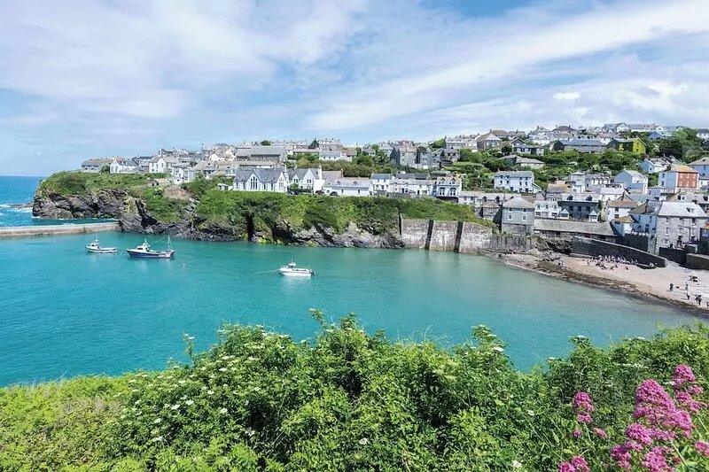 Mouls Island Barn 5 bedrooms, 5 bathrooms, Sea views of Port Quin bay