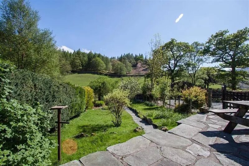 ROBINS NEST, pet friendly, with open fire in Coniston