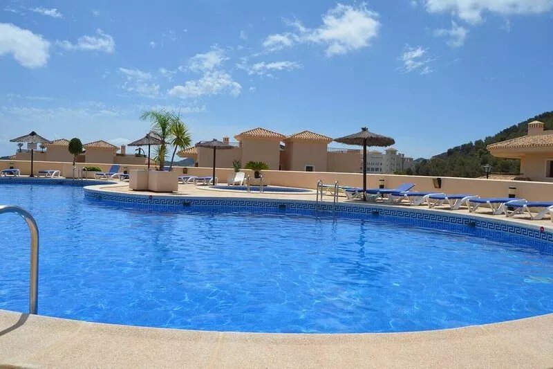 Large apartment on two floors, 2 balconies, free wifi, satellite TV