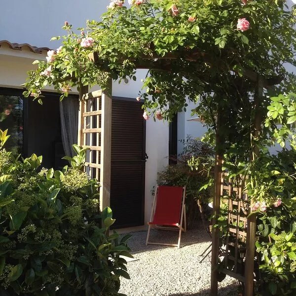 F2 comfortable villa ground floor, near the sea. Ideal for couples