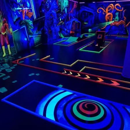 3D Schwarzlicht Minigolf Bensheim