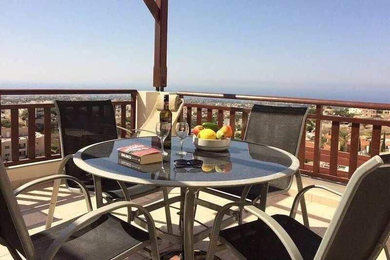 Amazing panoramic ocean views, large sunny terrace.