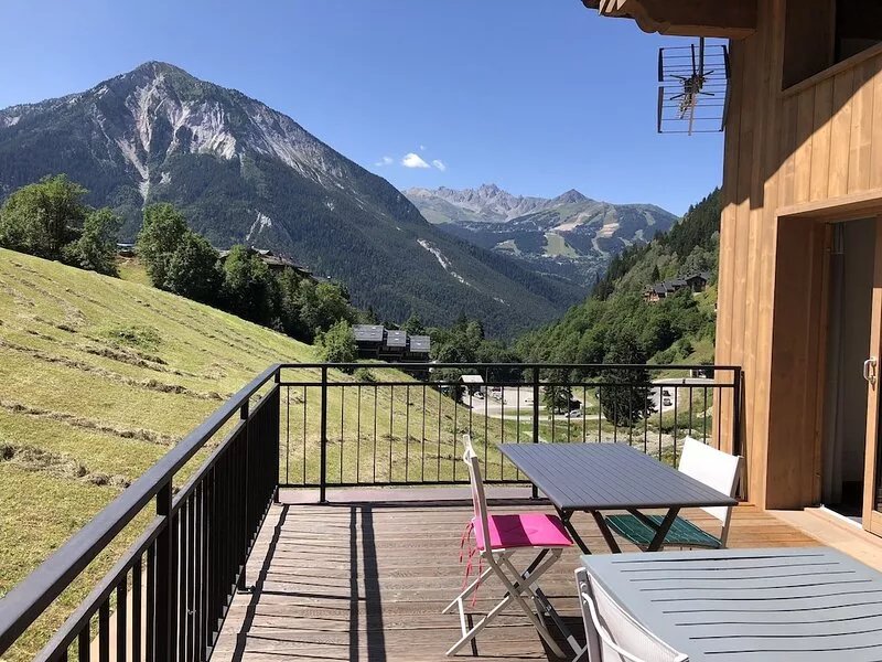 BEAUTIFUL CHALET WITH MAGNIFICENT MOUNTAIN VIEWS