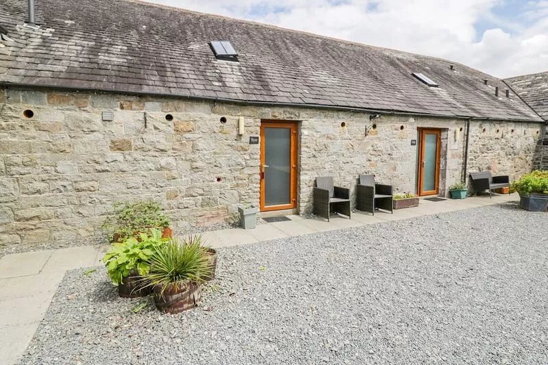 THE BYRE, pet friendly, with a garden in Newton Stewart