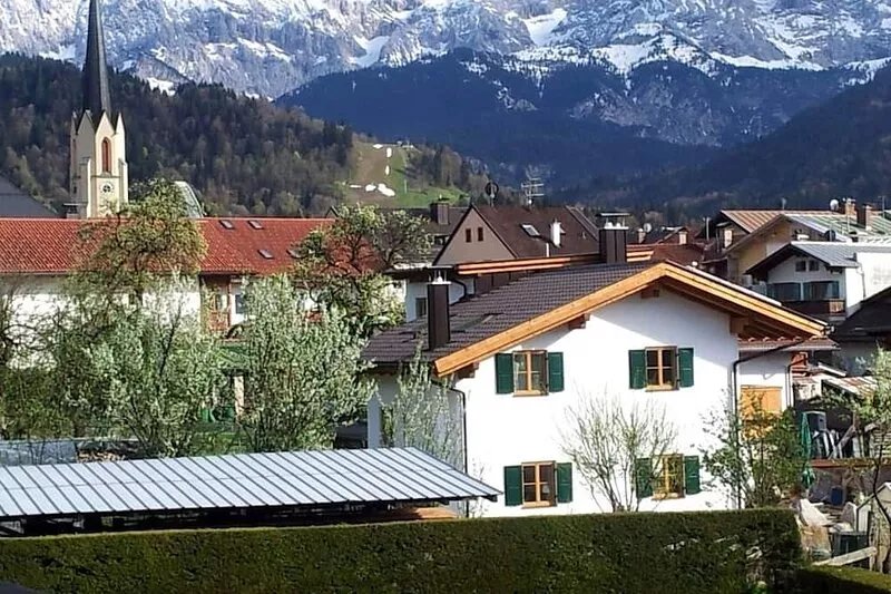 Central, quiet in Garmisch Partenkirchen - spectacular view of the Zugspitze