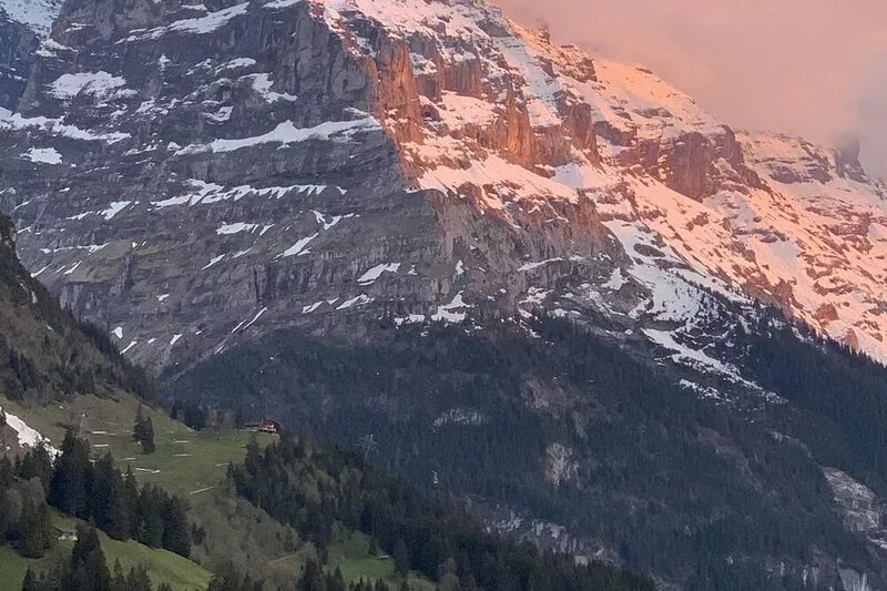 4 room apartment, located near the cable cars