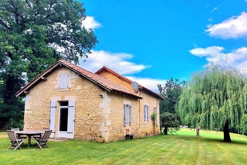Stone house with garden in the heart of Périgord