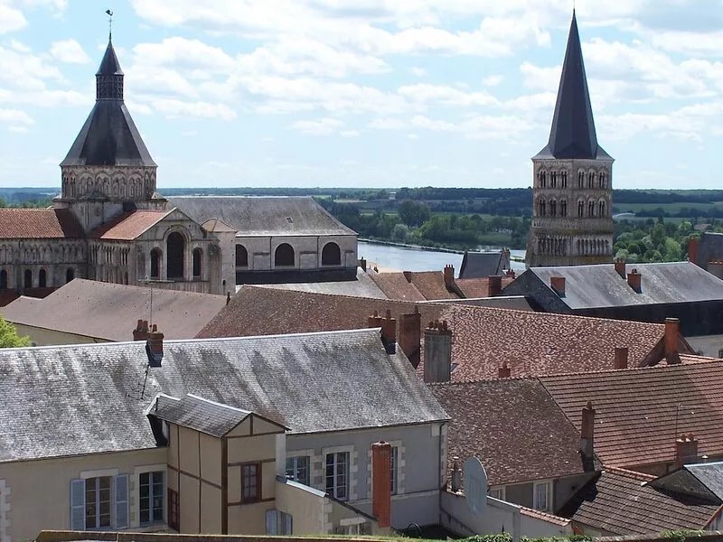 Independent lodging in the medieval city of La Charité sur Loire 100m from the