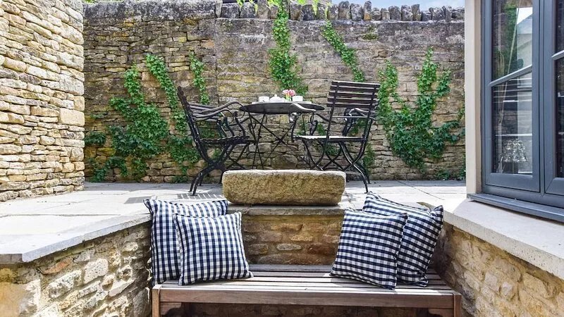 Browns Cottage - sleeps 5 guests  in 3 bedrooms
